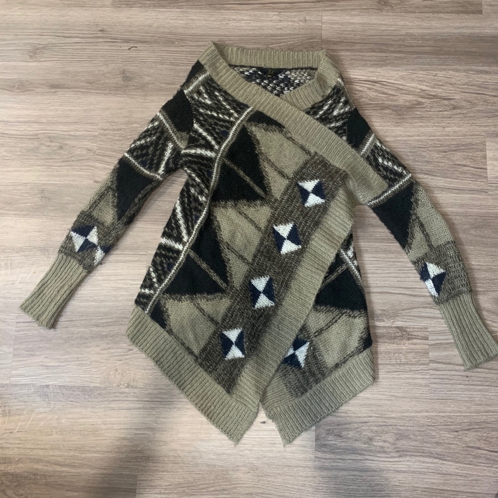 Sweater - Picture 4 of 5